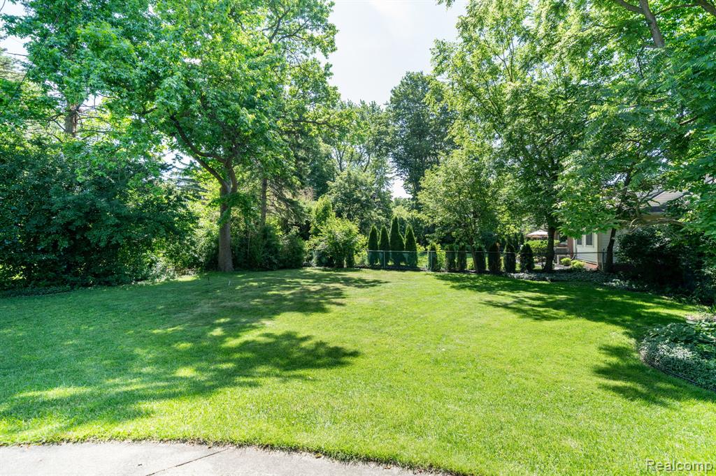 28090 Sunset Boulevard Property Photo 35