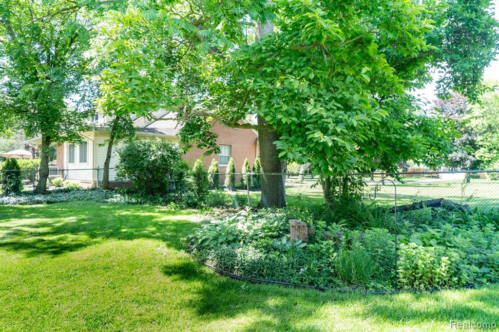 28090 Sunset Boulevard Property Photo 36