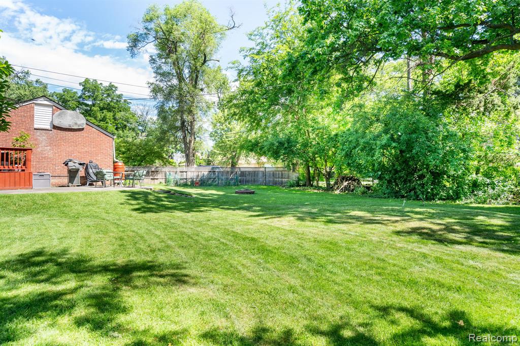 28090 Sunset Boulevard Property Photo 37