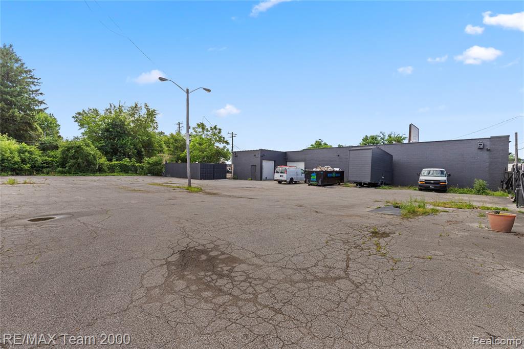 17170 Burgess Property Photo 1