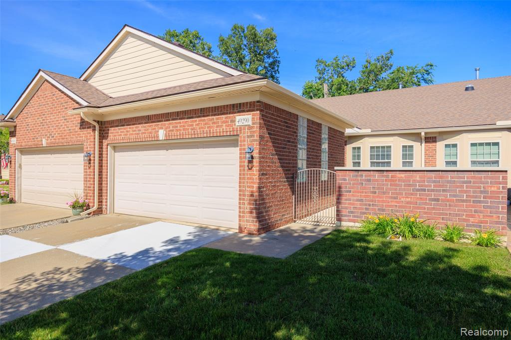 49290 Wayburn Drive Property Photo 1