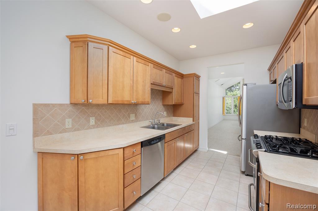 49290 Wayburn Drive Property Photo 5