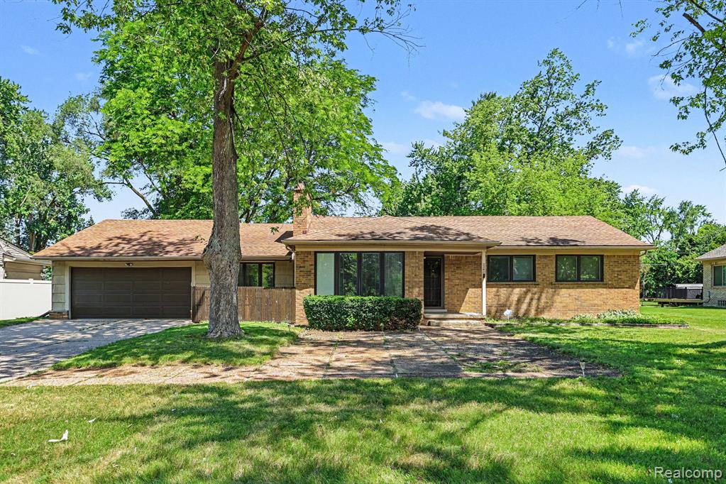 2360 Pineview