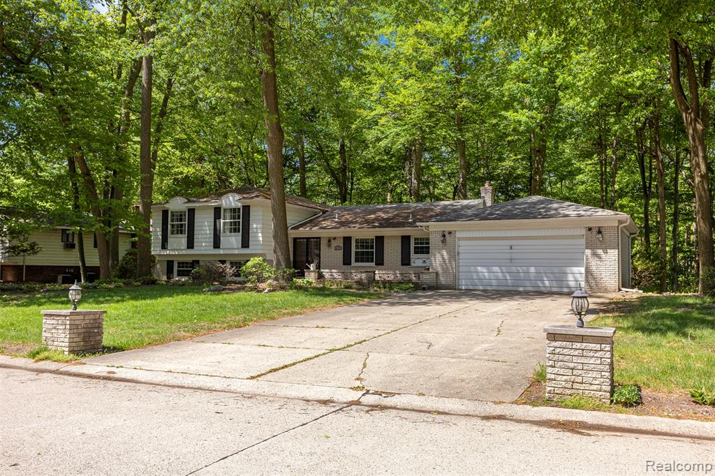 21257 Woodfarm Drive Property Photo 1