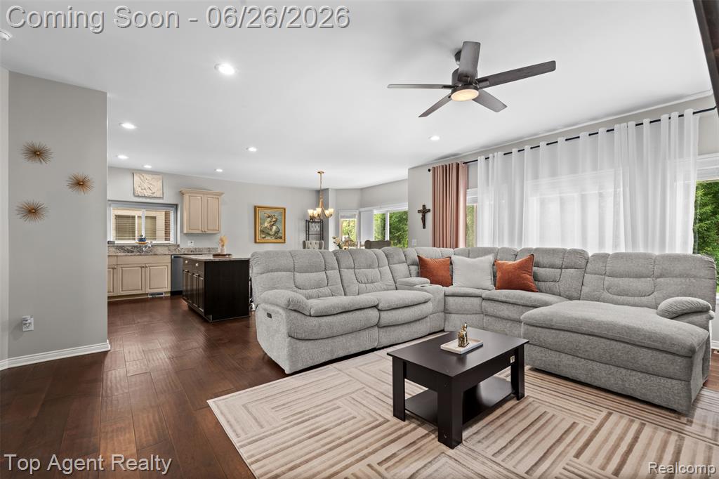 13826 Grandeur Avenue Property Photo 7