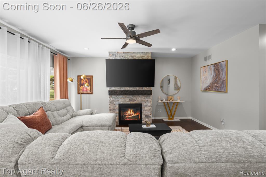 13826 Grandeur Avenue Property Photo 8