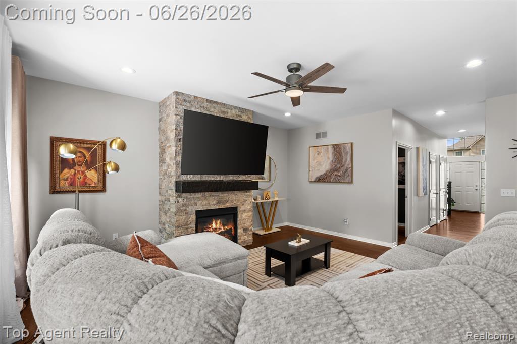 13826 Grandeur Avenue Property Photo 9