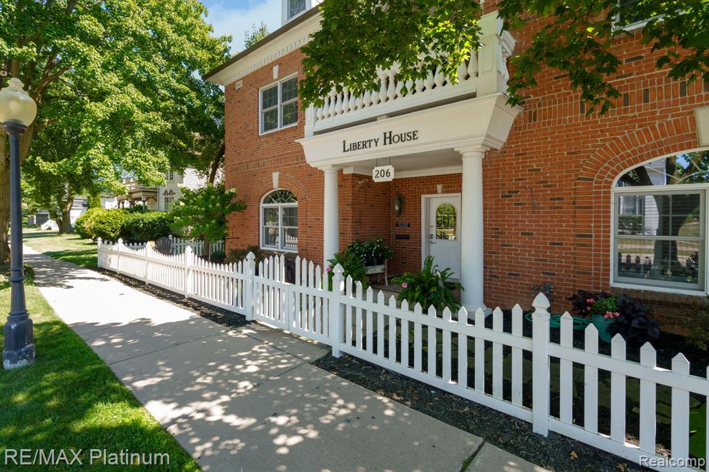 206 E Liberty Street Property Photo 1