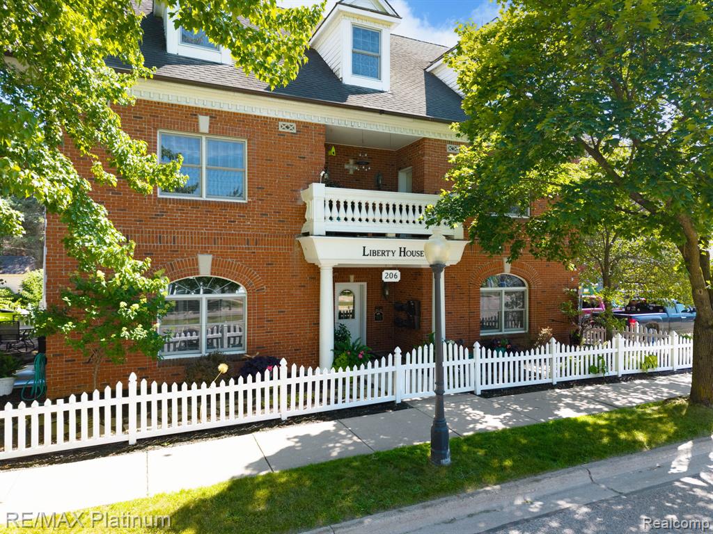 206 E Liberty Street Property Photo 6