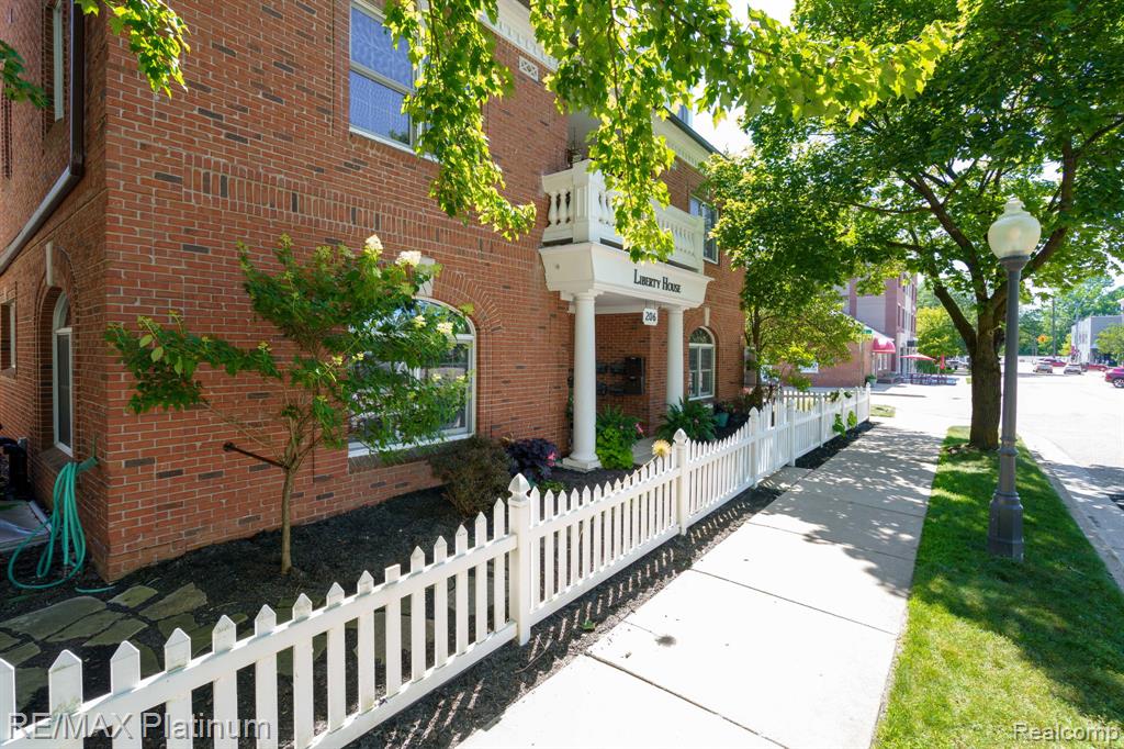 206 E Liberty Street Property Photo 7