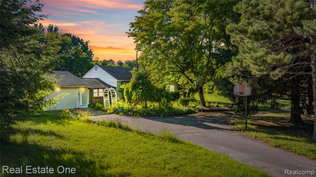 9585 N Eston Road Property Photo 1
