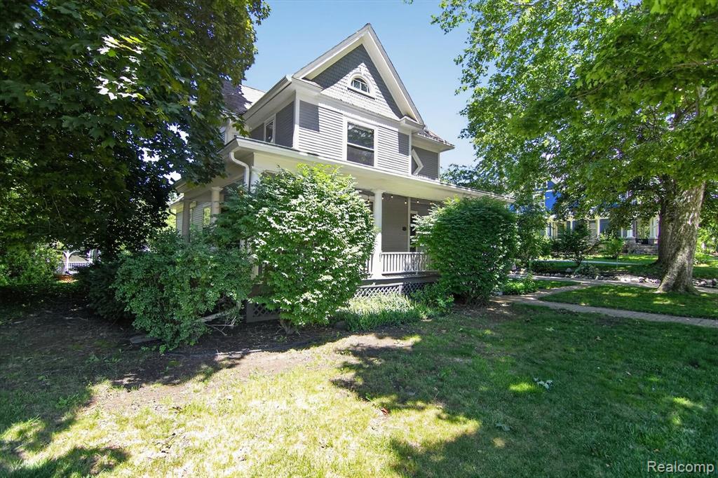 315 E Michigan Avenue Property Photo 4