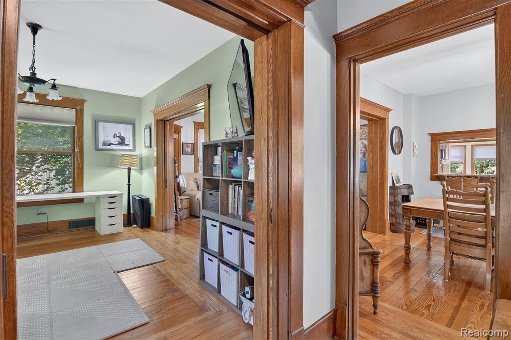315 E Michigan Avenue Property Photo 8