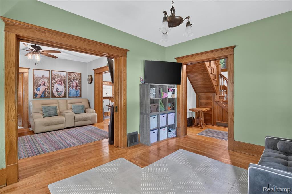 315 E Michigan Avenue Property Photo 10