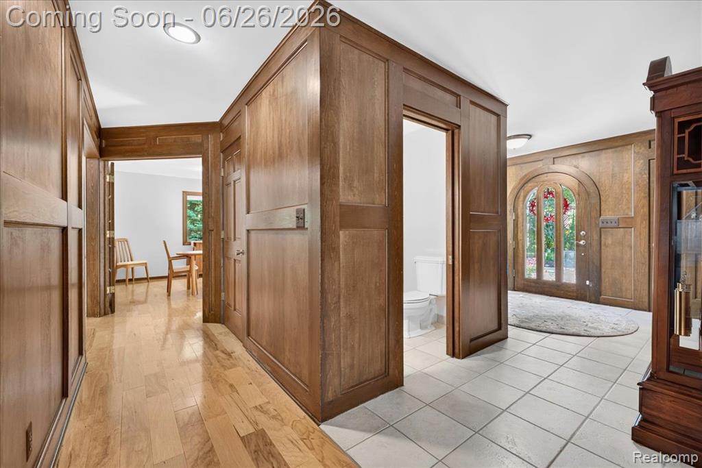 29498 E River Road Property Photo 7