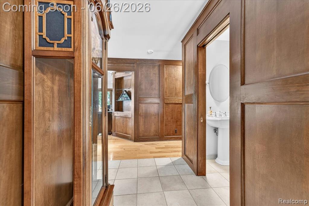 29498 E River Road Property Photo 8