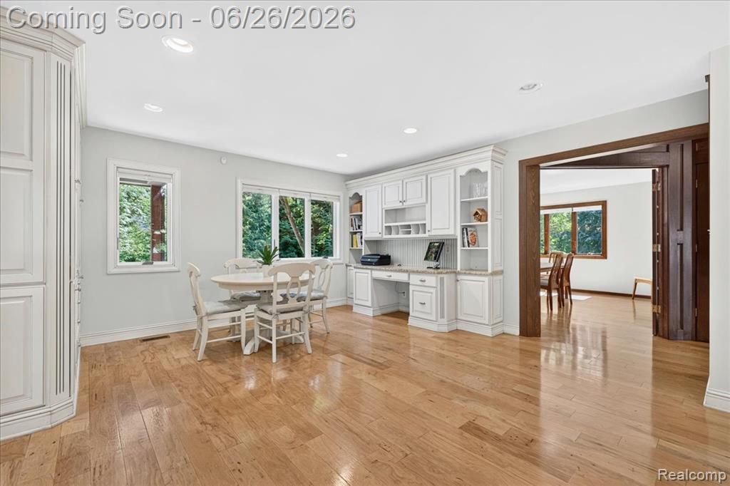 29498 E River Road Property Photo 11