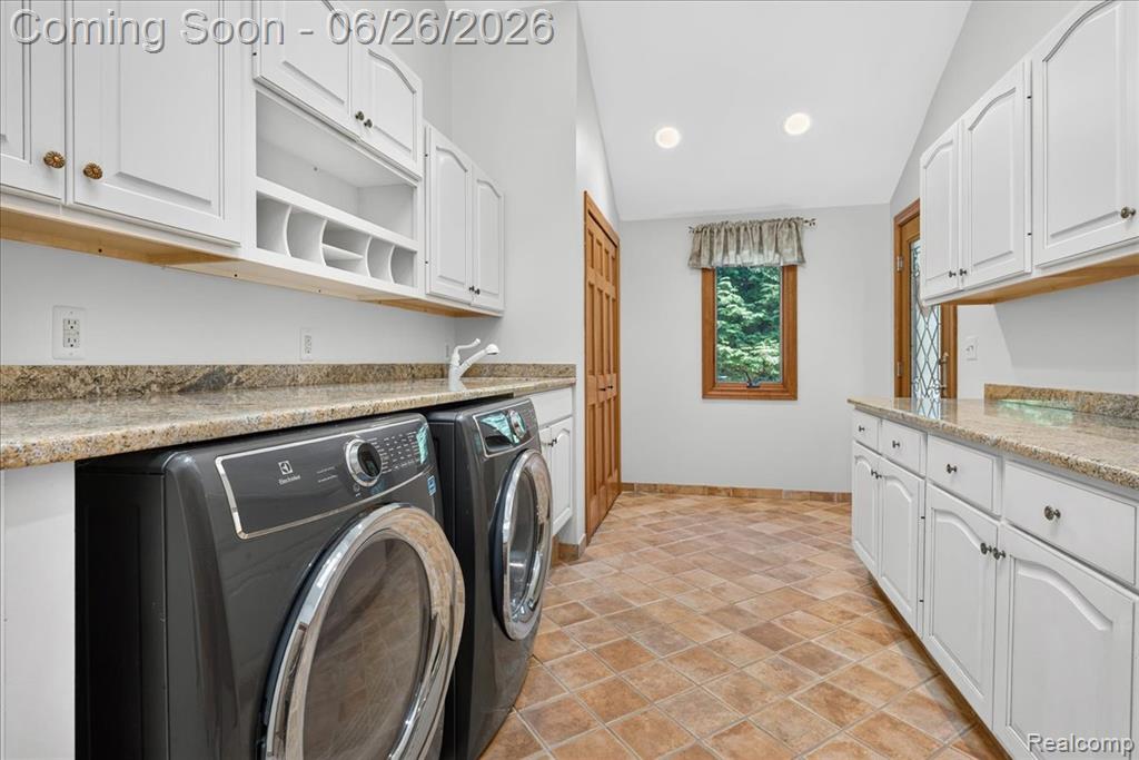 29498 E River Road Property Photo 16