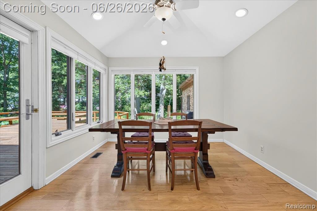 29498 E River Road Property Photo 19