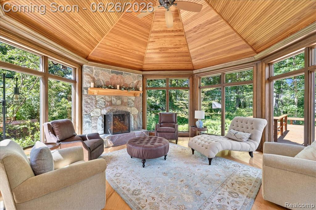 29498 E River Road Property Photo 25