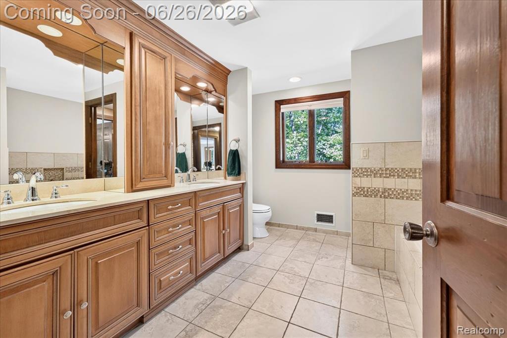 29498 E River Road Property Photo 33