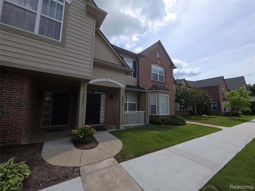 4065 Radcliff Drive Property Photo 3