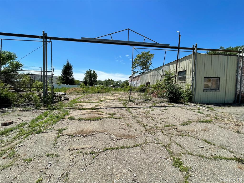 619-635 East Washington Property Photo 3