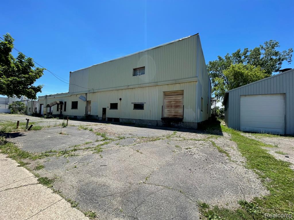 619-635 East Washington Property Photo 4