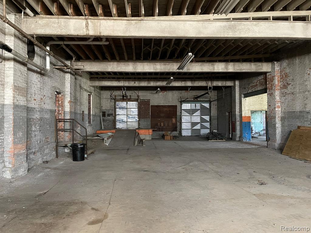 619-635 East Washington Property Photo 7
