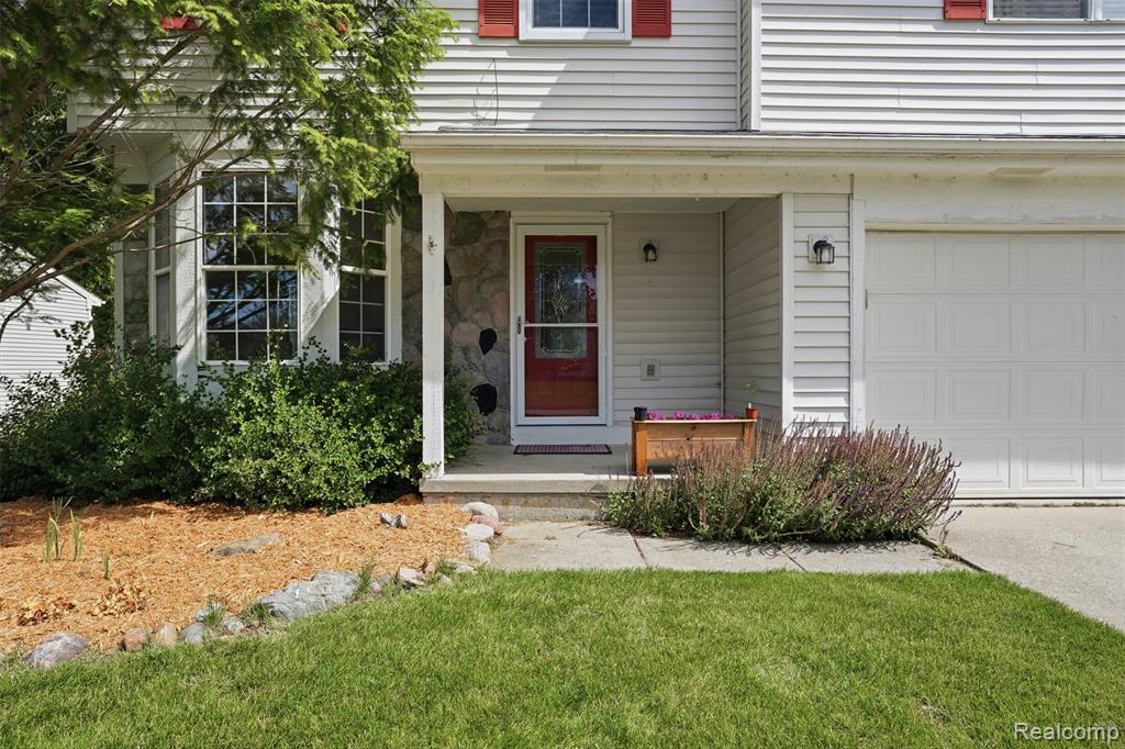 1099 Carriage Hill Drive Property Photo 2