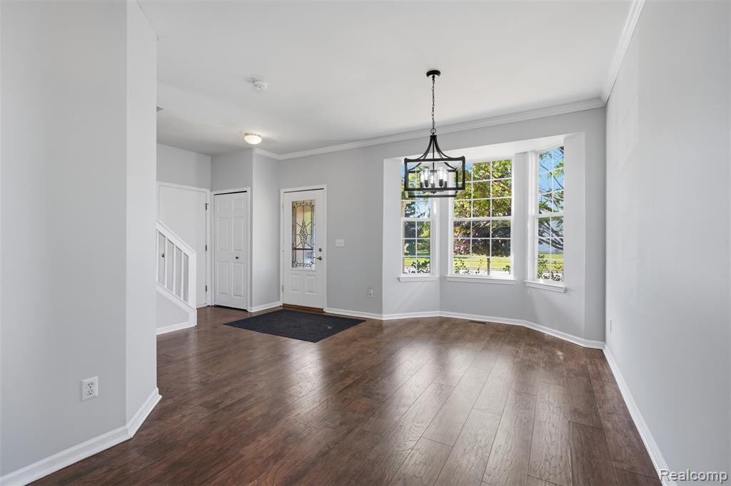 1099 Carriage Hill Drive Property Photo 3