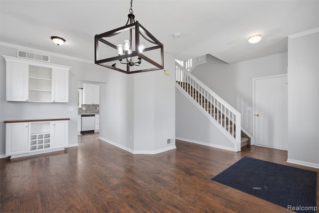 1099 Carriage Hill Drive Property Photo 4