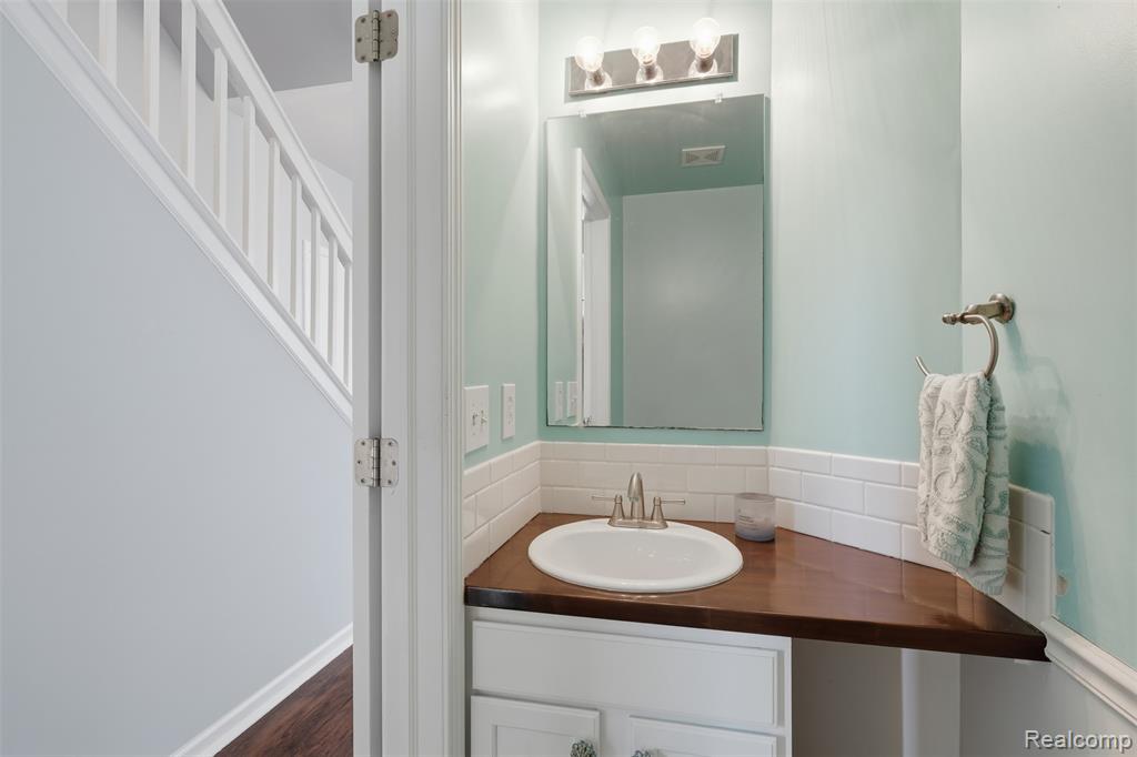 1099 Carriage Hill Drive Property Photo 18