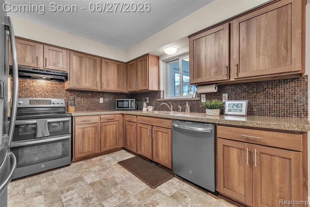 2276 Webster Park Drive Property Photo 14