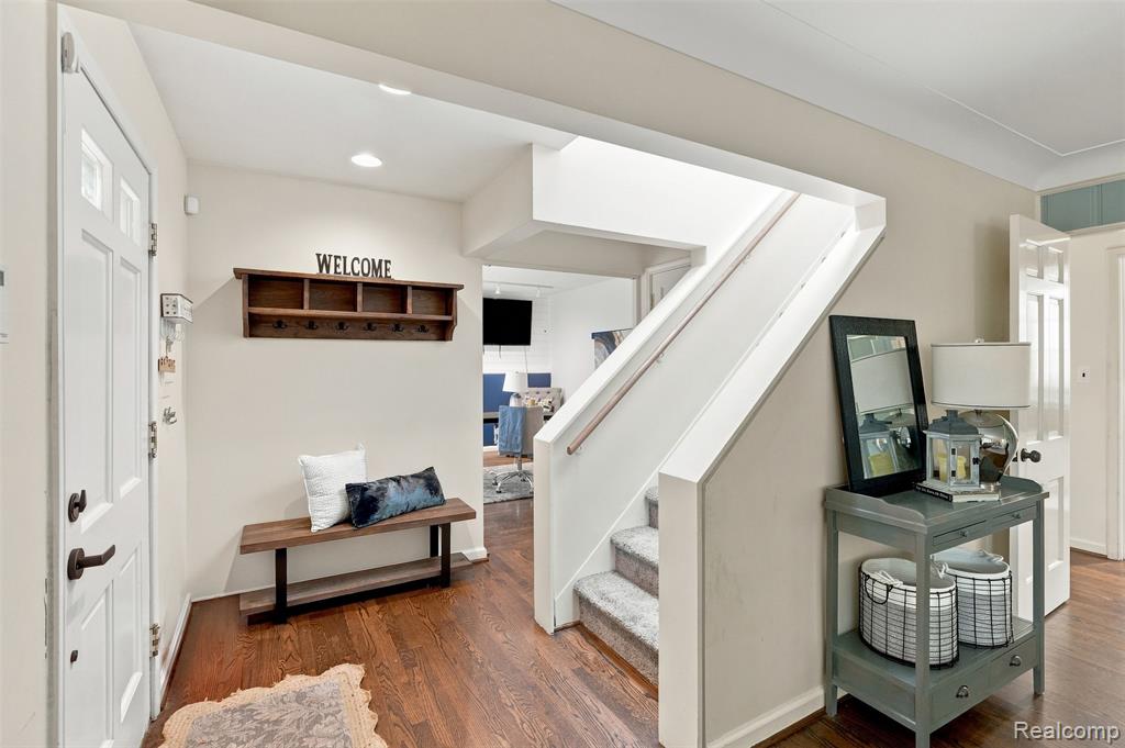 27310 Crestwood Drive Property Photo 11