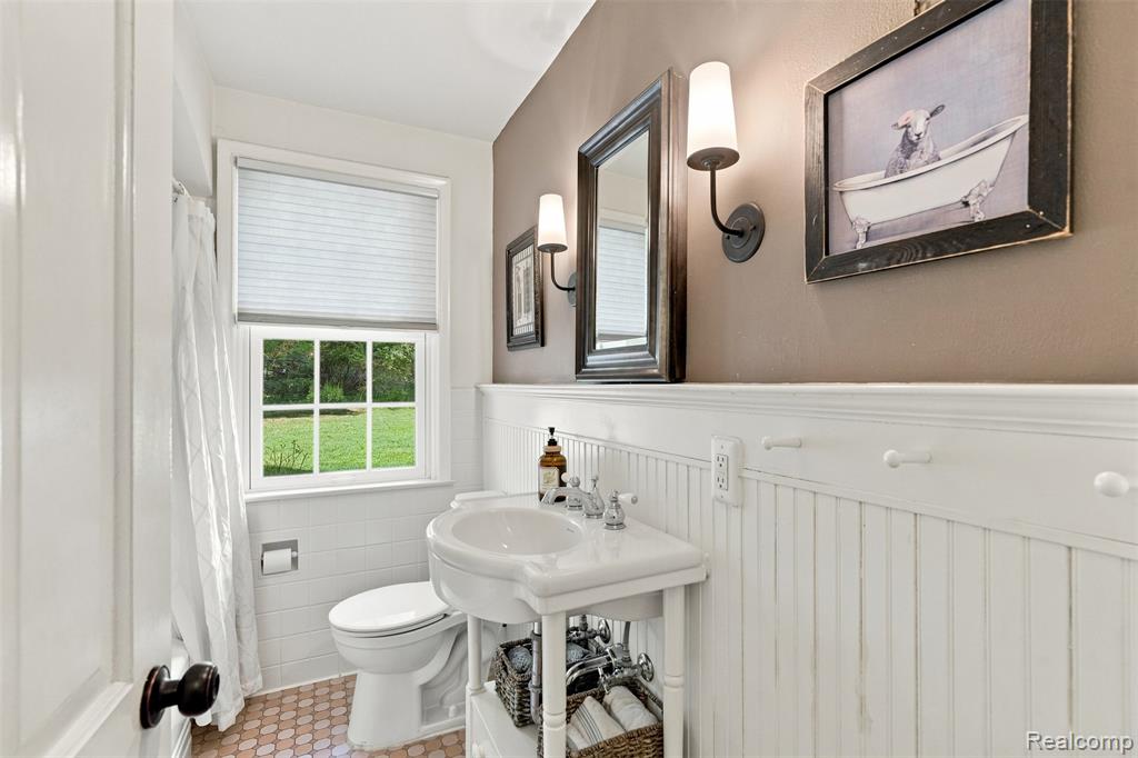 27310 Crestwood Drive Property Photo 33