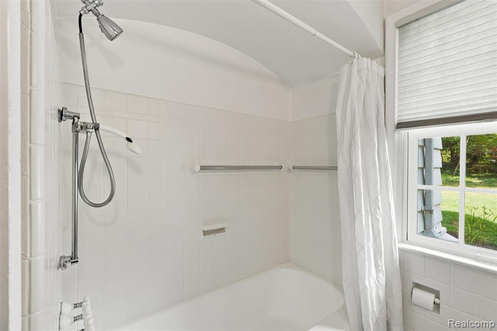 27310 Crestwood Drive Property Photo 34