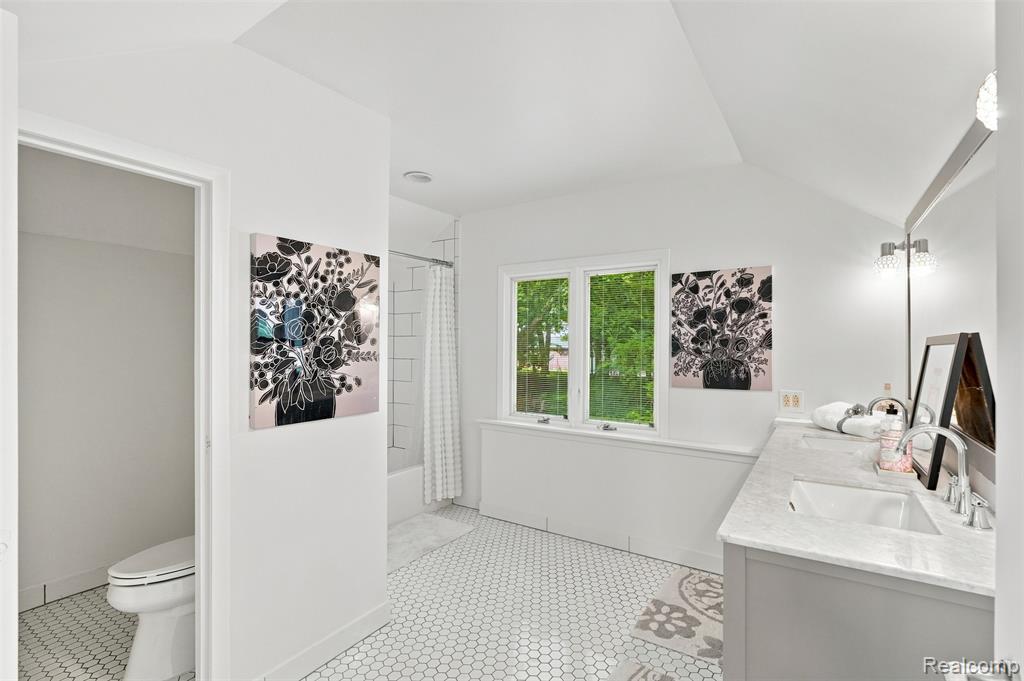 27310 Crestwood Drive Property Photo 43