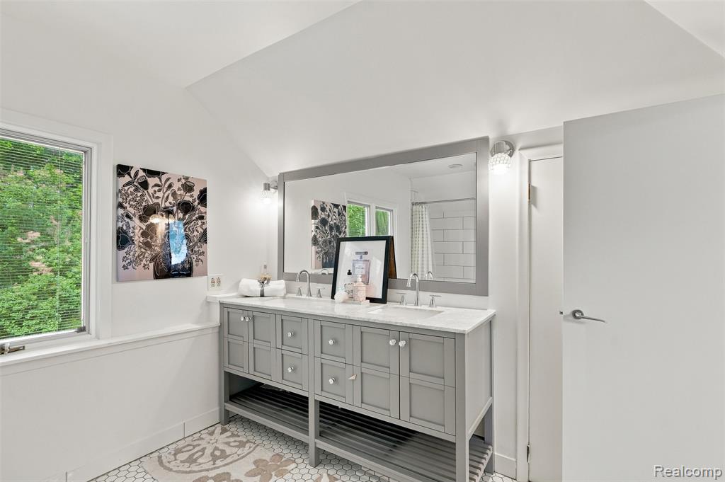27310 Crestwood Drive Property Photo 44