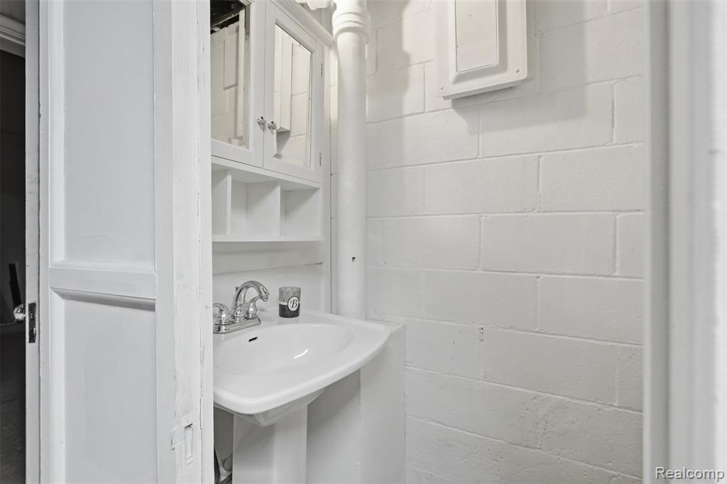 27310 Crestwood Drive Property Photo 57