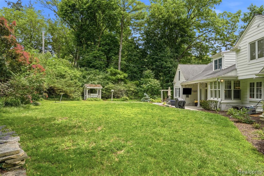27310 Crestwood Drive Property Photo 60