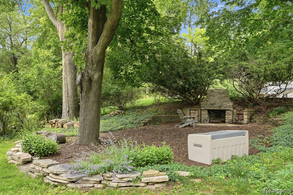27310 Crestwood Drive Property Photo 66