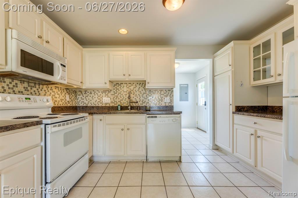 7520 Sunset Boulevard Property Photo 6