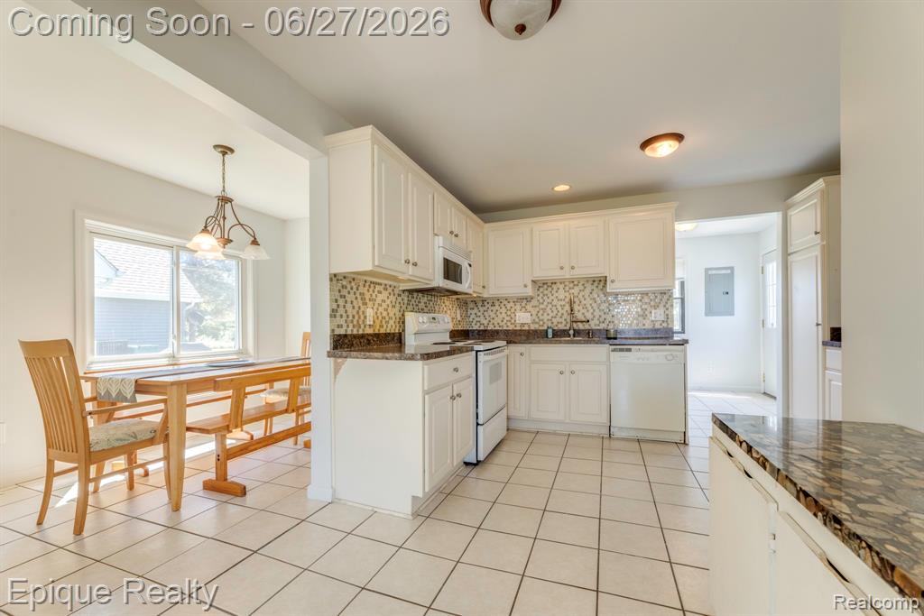7520 Sunset Boulevard Property Photo 7