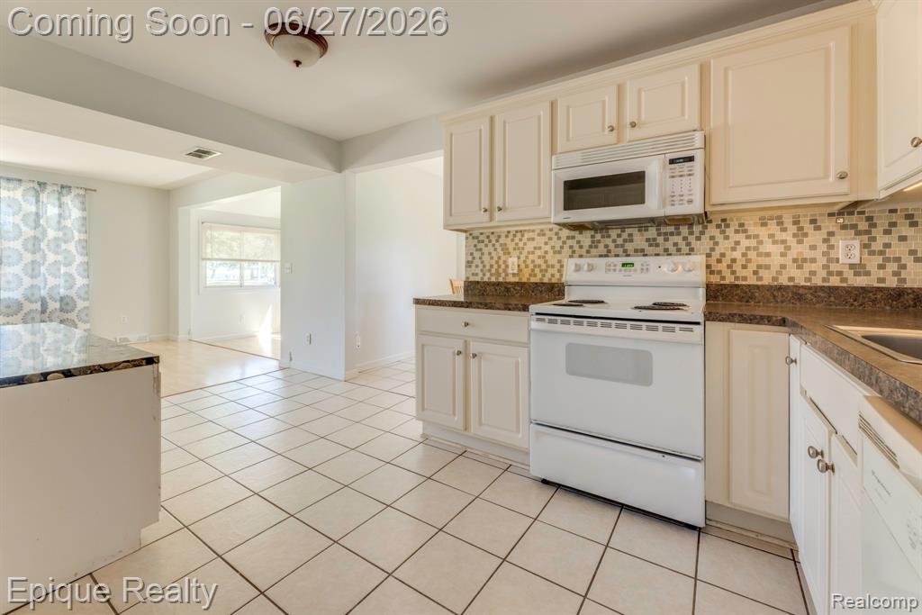 7520 Sunset Boulevard Property Photo 20