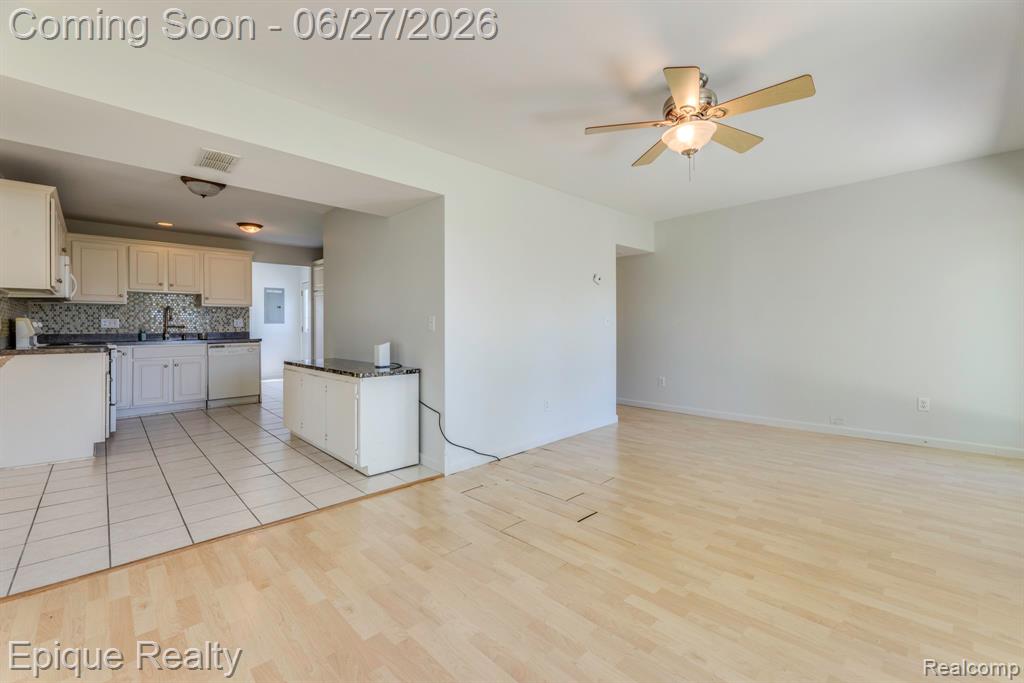 7520 Sunset Boulevard Property Photo 23