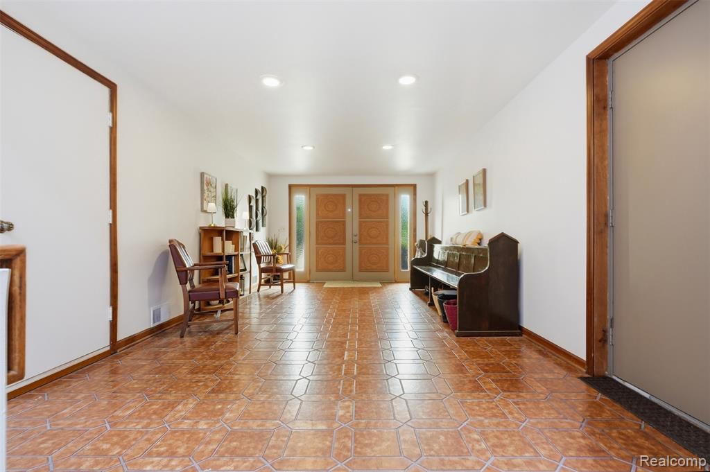 11034 Grand River Road Property Photo 7