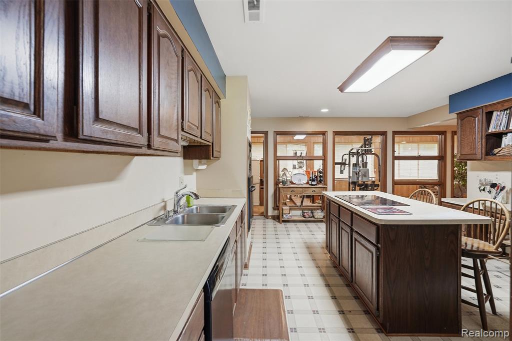 11034 Grand River Road Property Photo 18