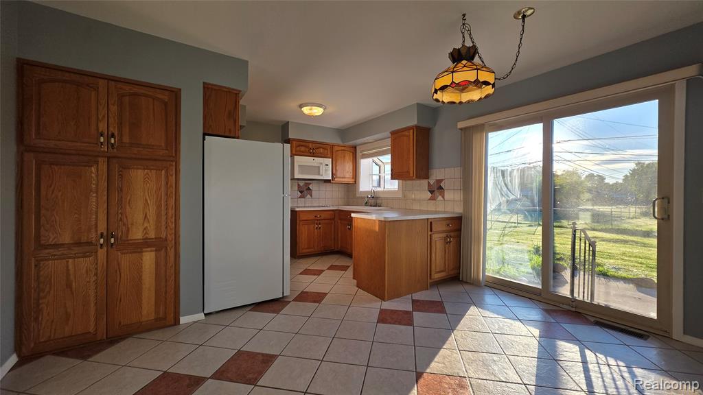 29120 Dover Avenue Property Photo 7