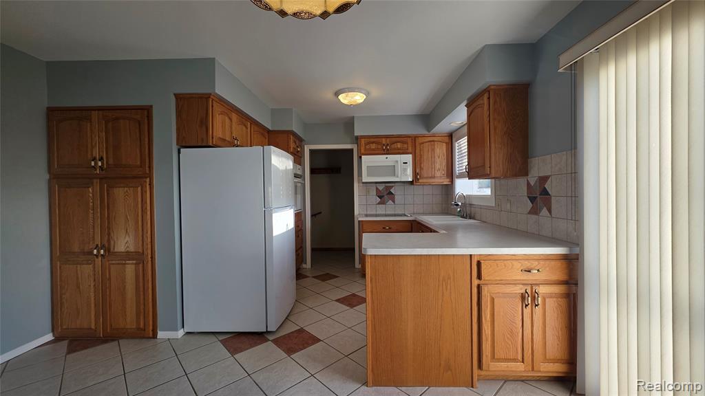 29120 Dover Avenue Property Photo 8